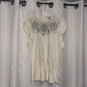 Lucky Brand white short sleeved shirt w/ design